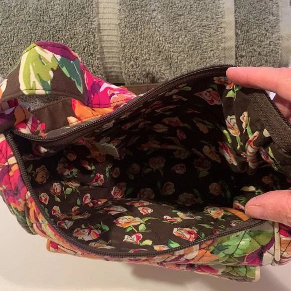 NEW -- Vera Bradley Floral Should Bag - Picture 4 of 12
